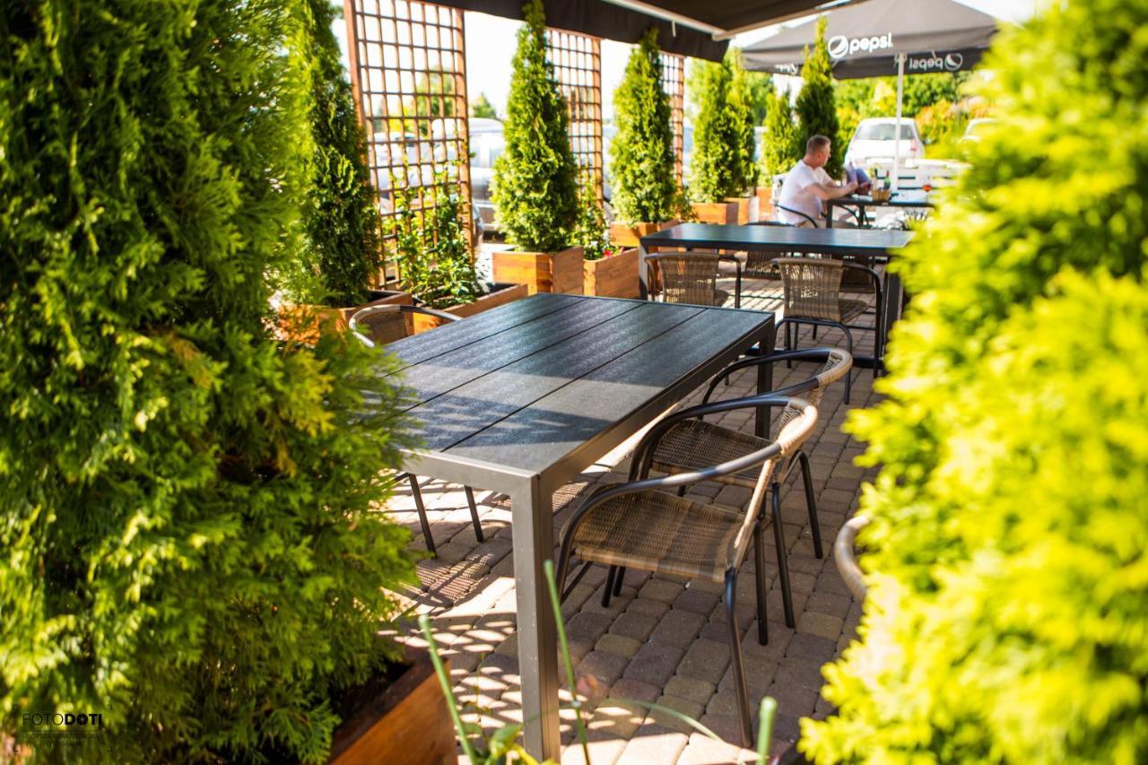 Gosciniec Zacisze I Blisko A2 Dabie-Uniejow I Restauracja Bed & Breakfast ภายนอก รูปภาพ