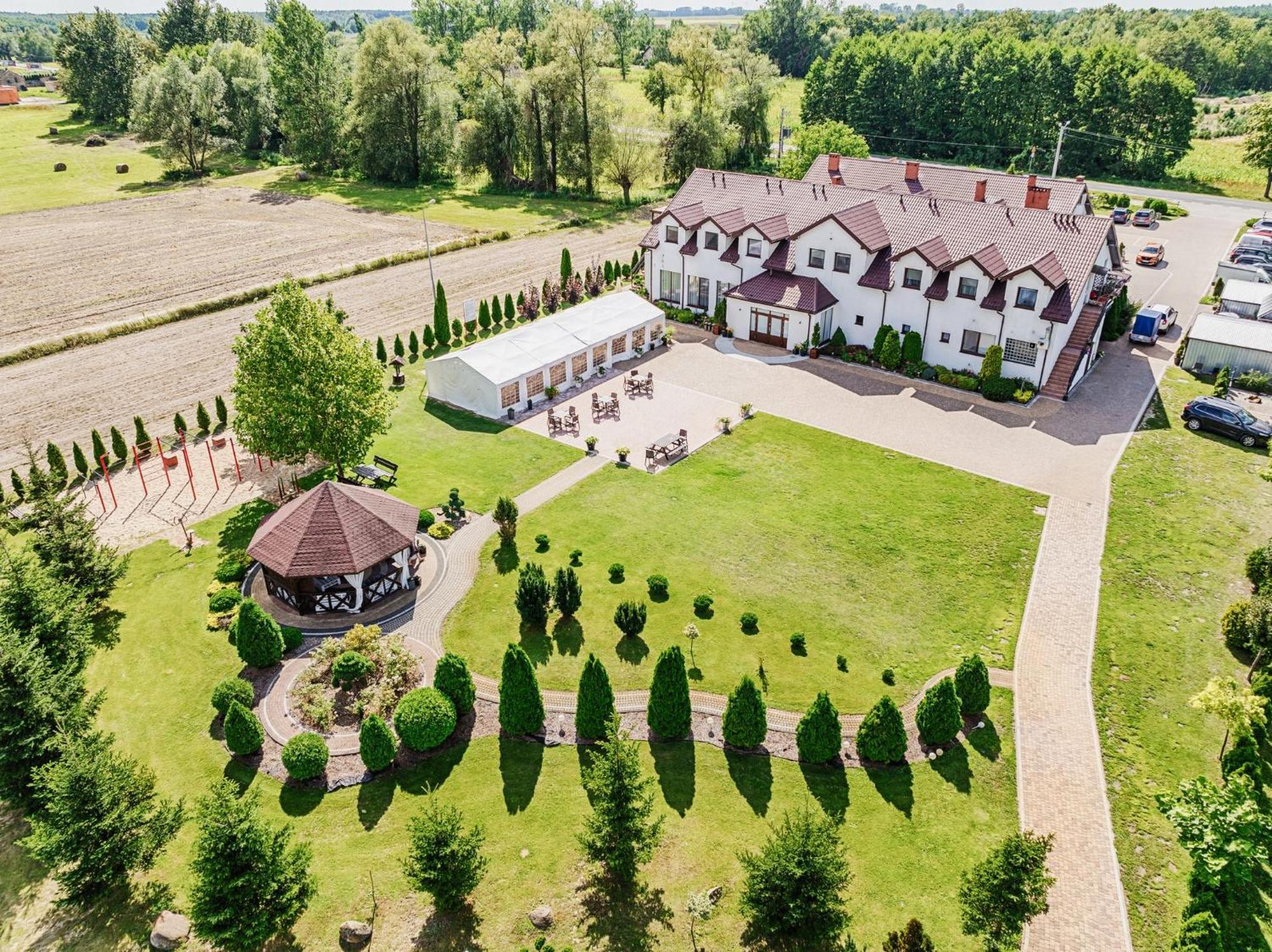 Gosciniec Zacisze I Blisko A2 Dabie-Uniejow I Restauracja Bed & Breakfast ภายนอก รูปภาพ
