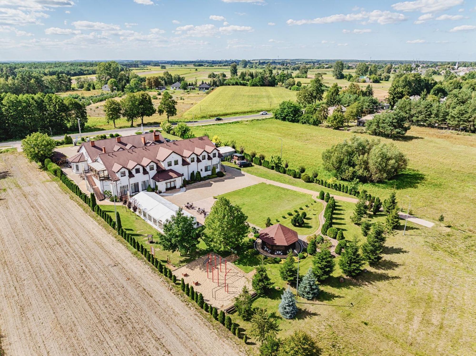 Gosciniec Zacisze I Blisko A2 Dabie-Uniejow I Restauracja Bed & Breakfast ภายนอก รูปภาพ