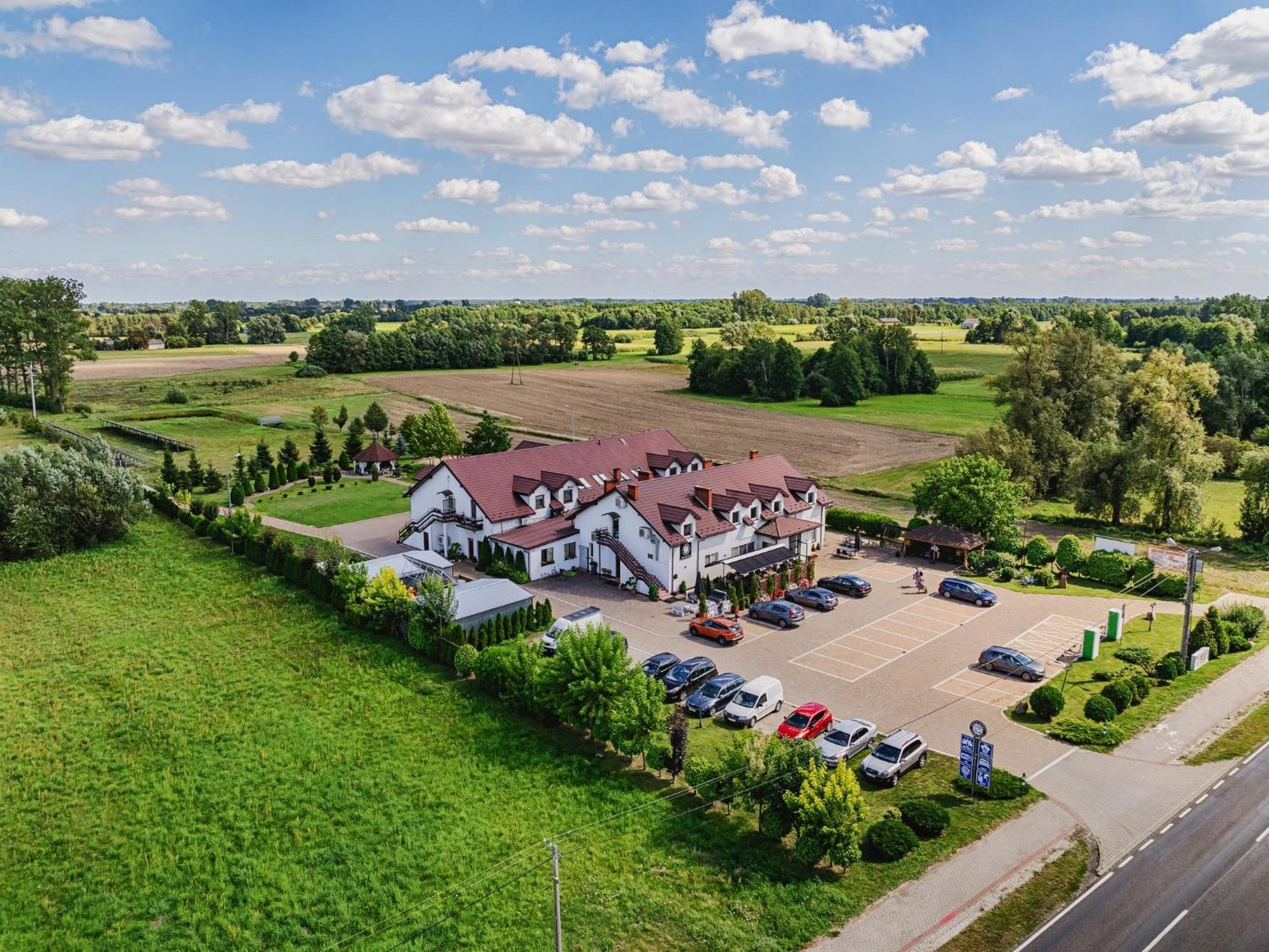 Gosciniec Zacisze I Blisko A2 Dabie-Uniejow I Restauracja Bed & Breakfast ภายนอก รูปภาพ