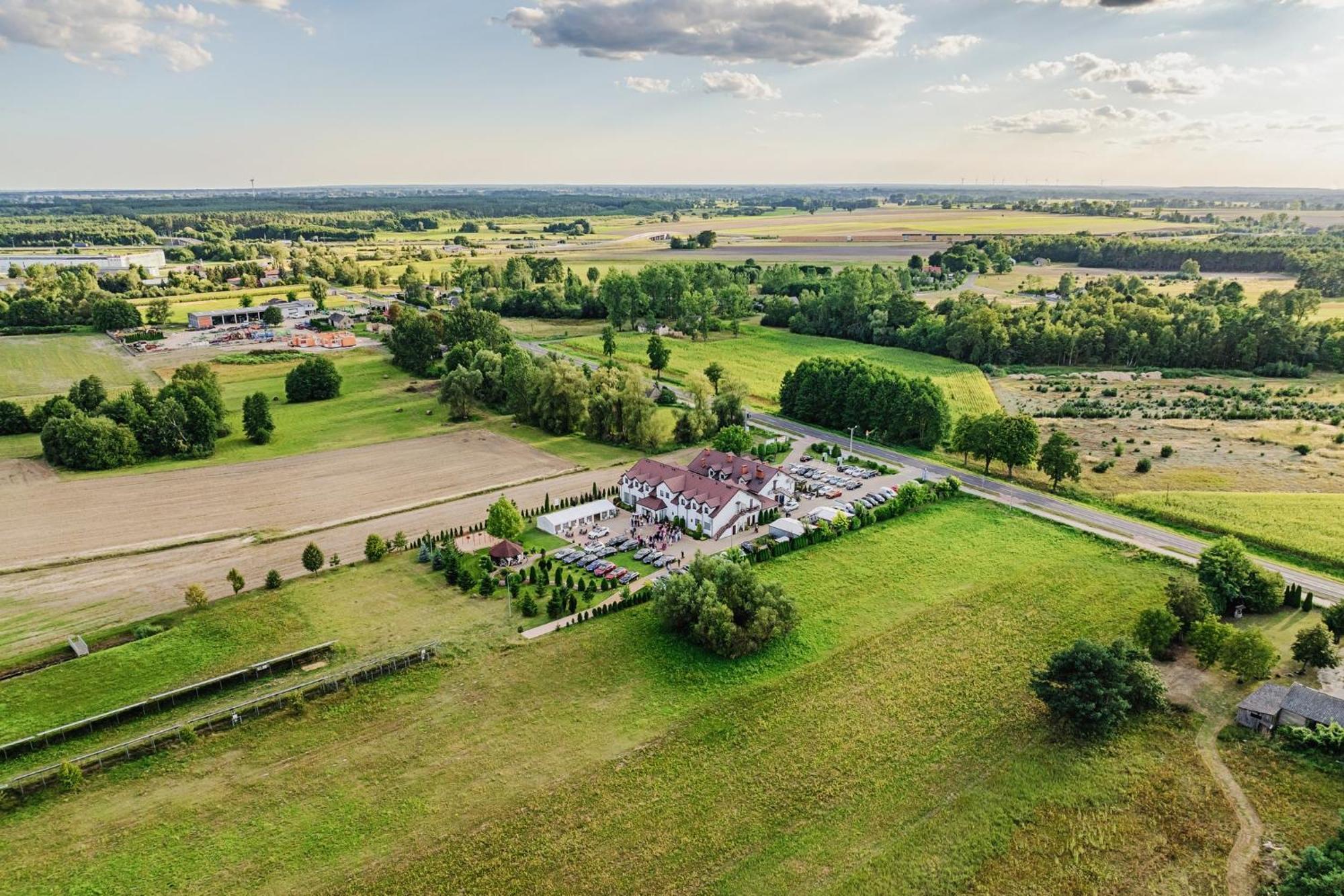 Gosciniec Zacisze I Blisko A2 Dabie-Uniejow I Restauracja Bed & Breakfast ภายนอก รูปภาพ