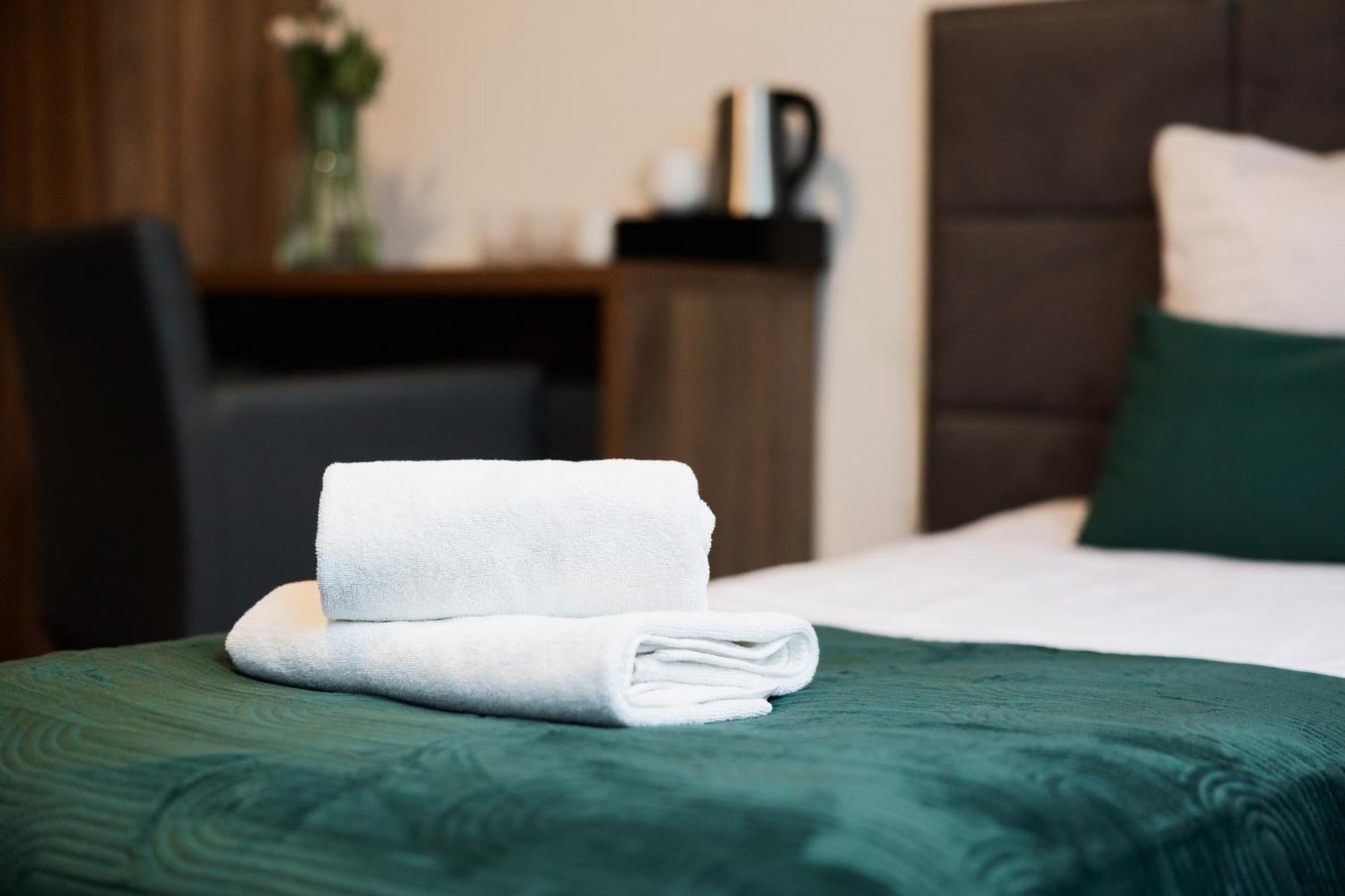 Gosciniec Zacisze I Blisko A2 Dabie-Uniejow I Restauracja Bed & Breakfast ภายนอก รูปภาพ