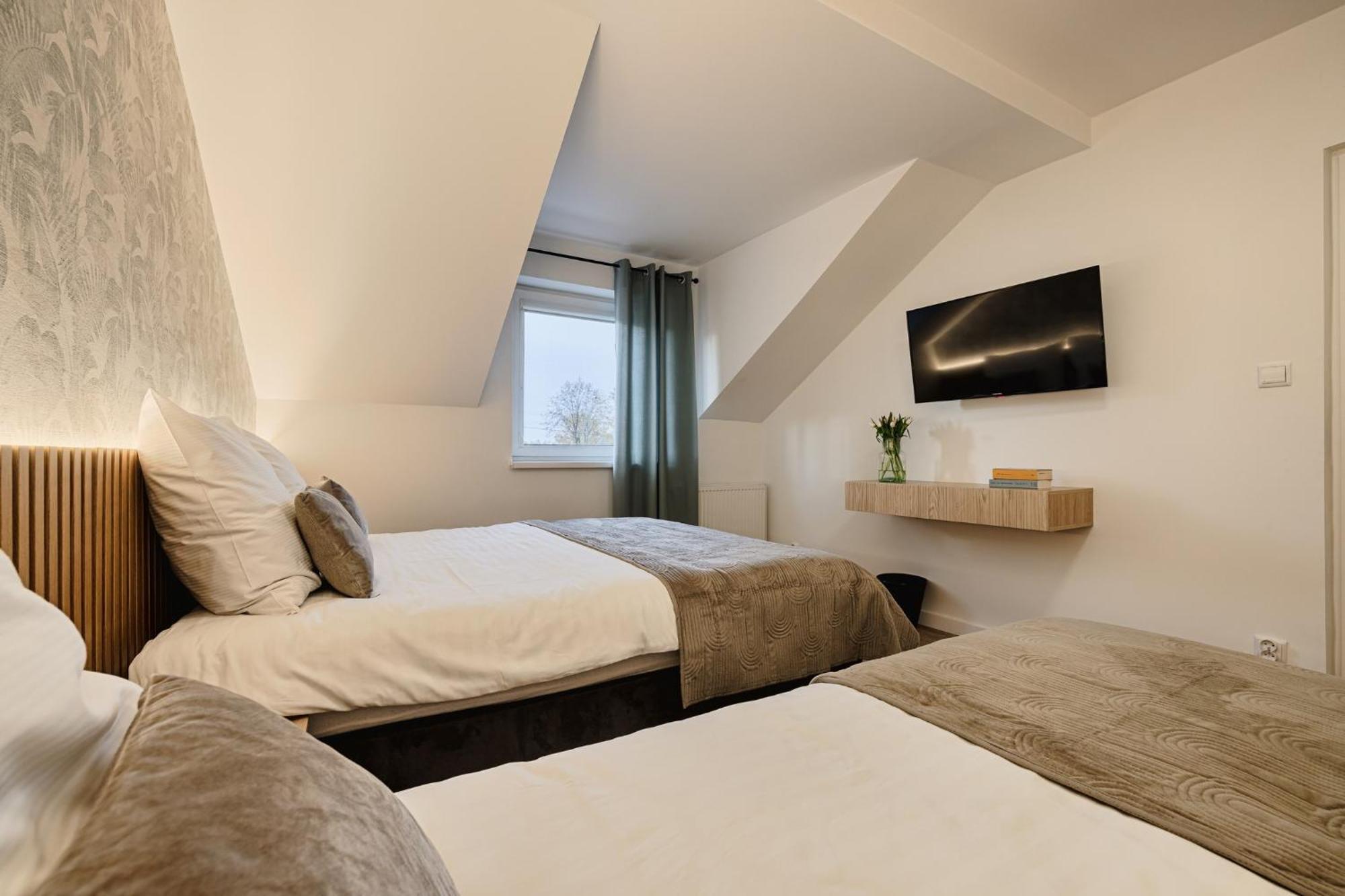 Gosciniec Zacisze I Blisko A2 Dabie-Uniejow I Restauracja Bed & Breakfast ภายนอก รูปภาพ