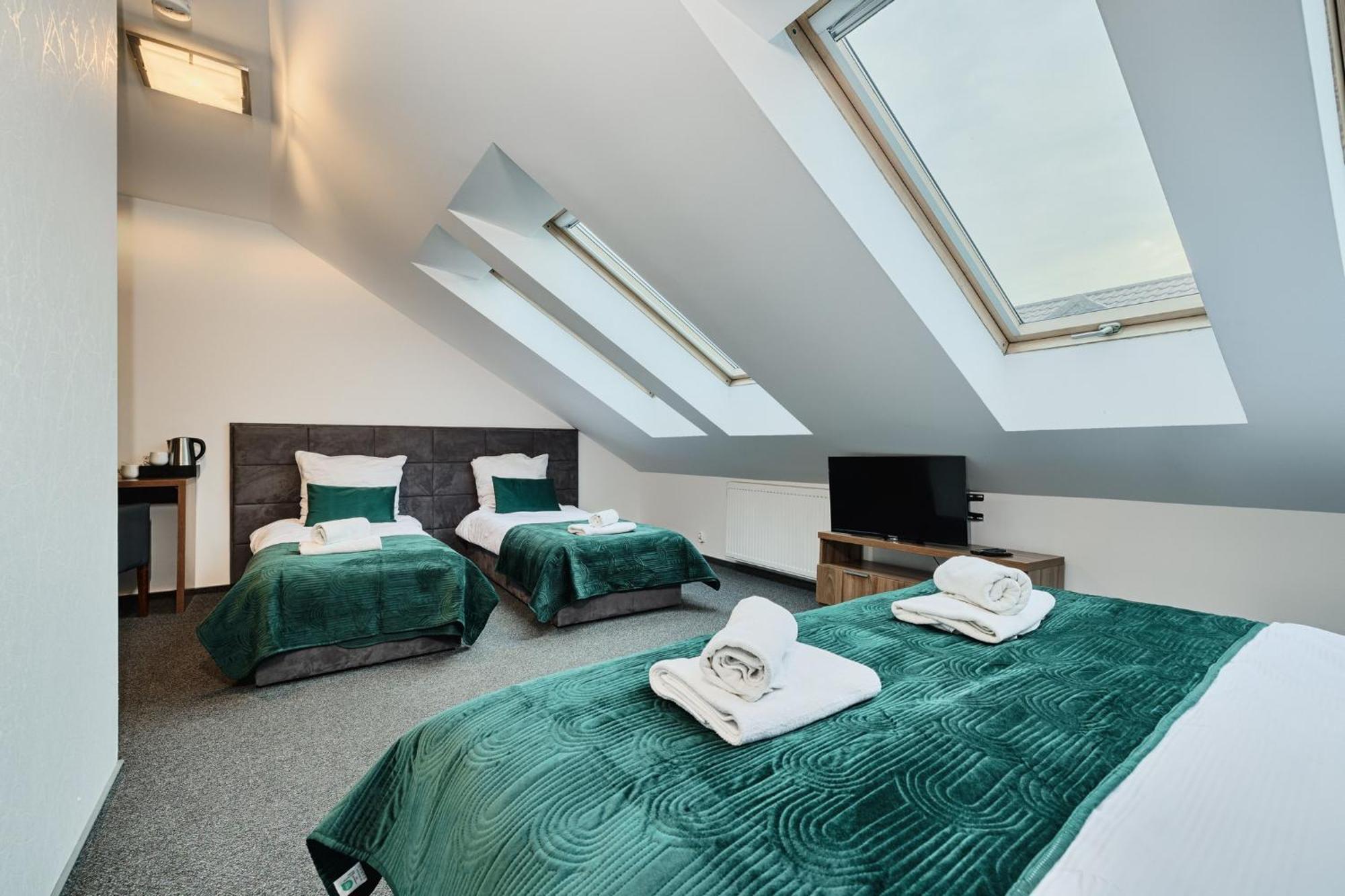 Gosciniec Zacisze I Blisko A2 Dabie-Uniejow I Restauracja Bed & Breakfast ภายนอก รูปภาพ
