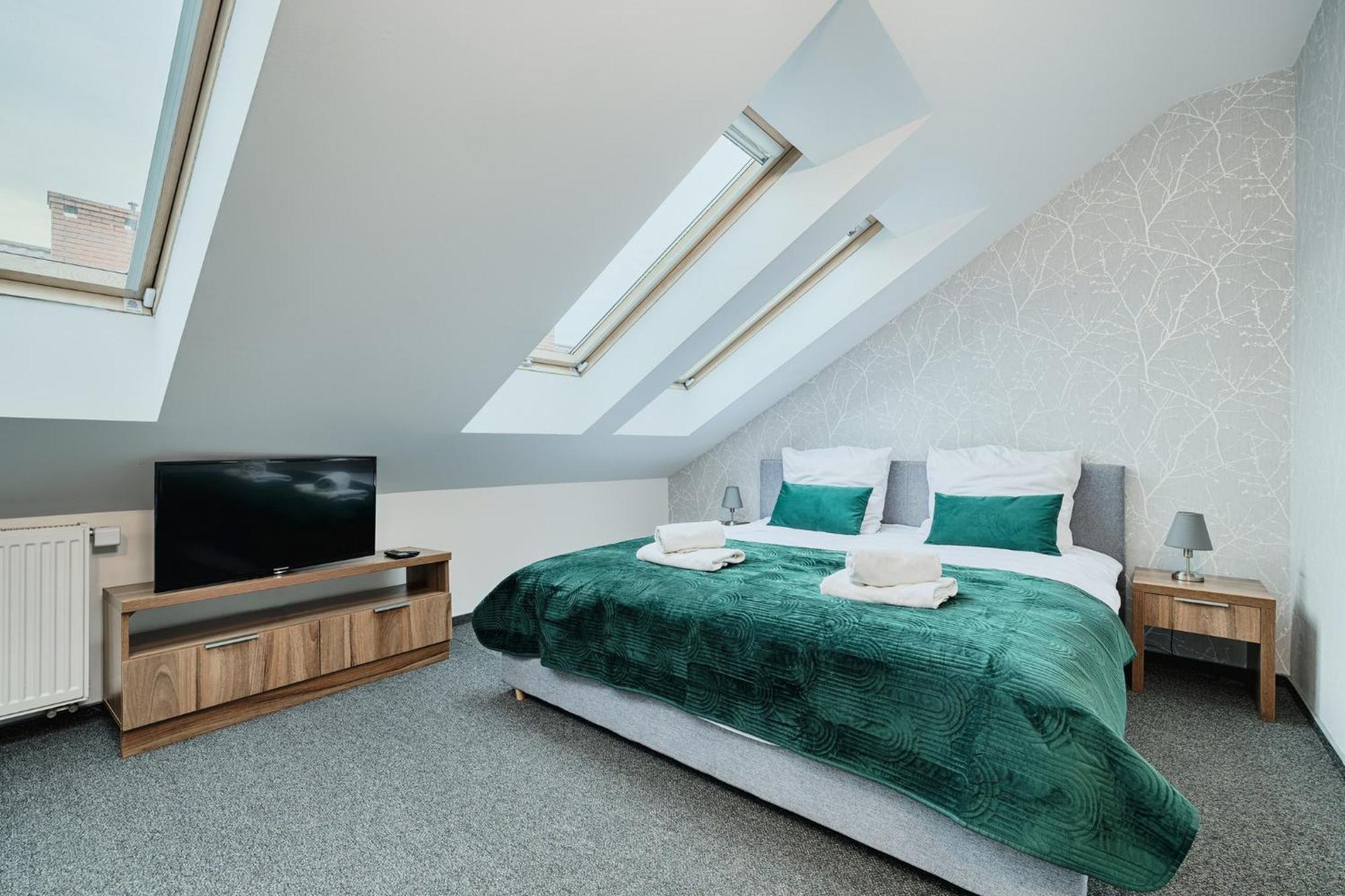 Gosciniec Zacisze I Blisko A2 Dabie-Uniejow I Restauracja Bed & Breakfast ภายนอก รูปภาพ