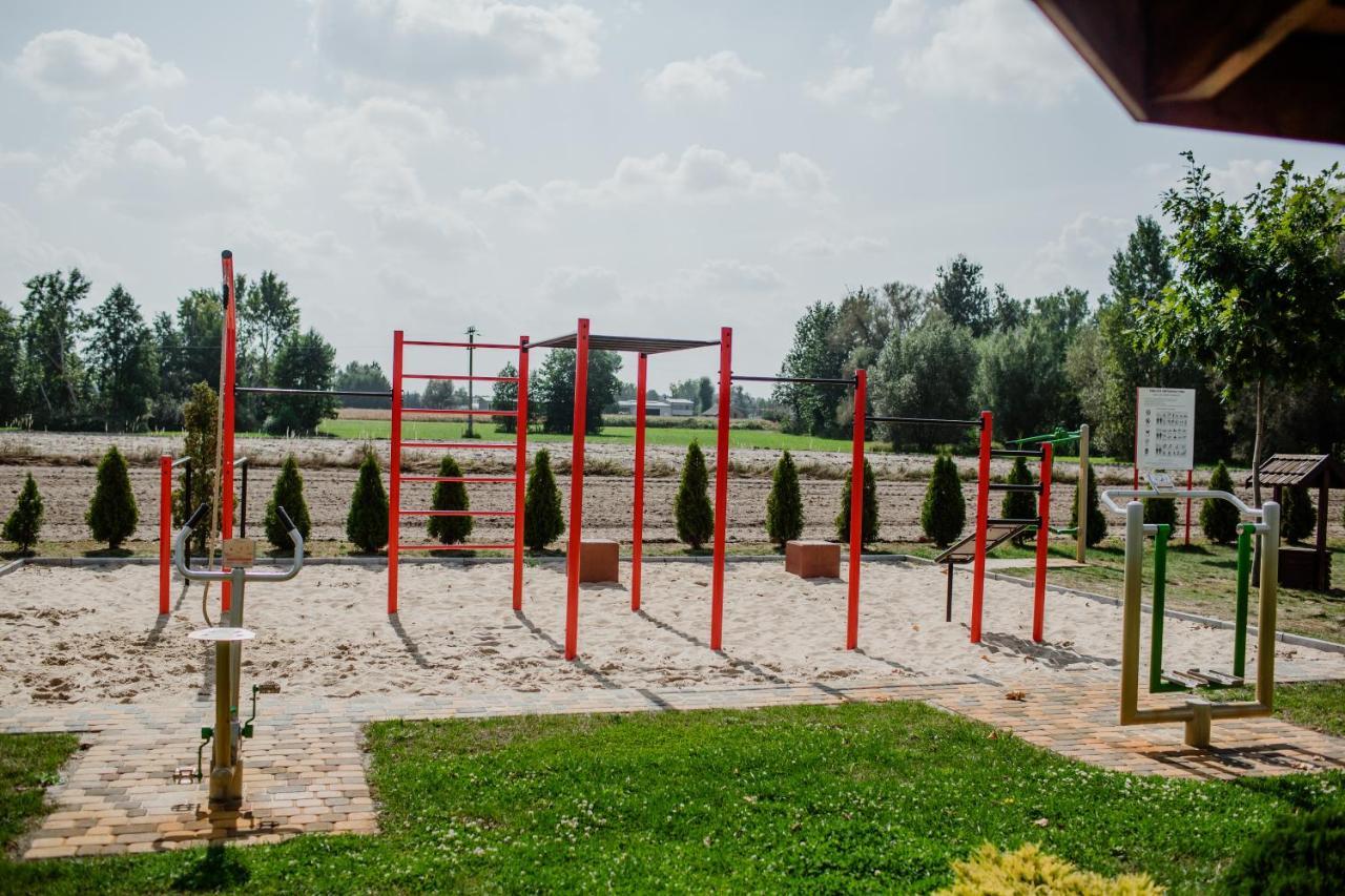 Gosciniec Zacisze I Blisko A2 Dabie-Uniejow I Restauracja Bed & Breakfast ภายนอก รูปภาพ