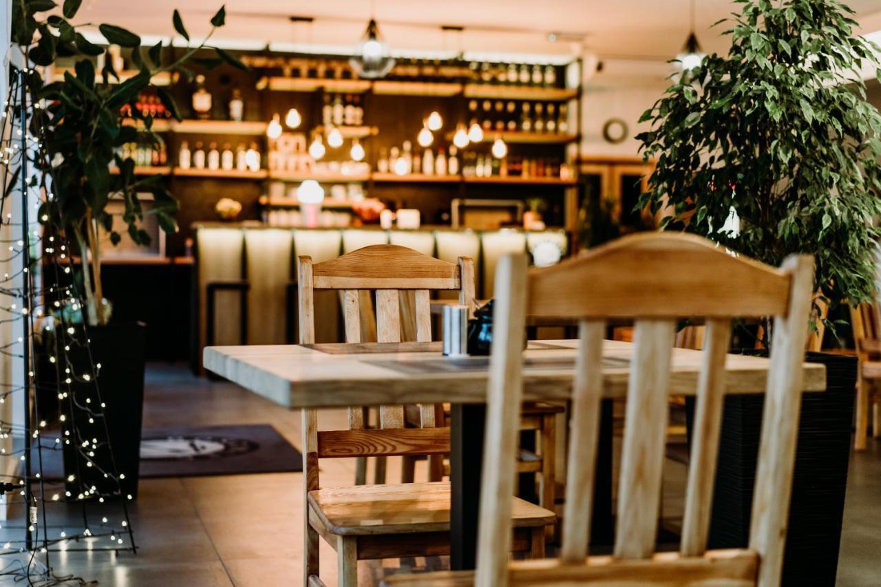 Gosciniec Zacisze I Blisko A2 Dabie-Uniejow I Restauracja Bed & Breakfast ภายนอก รูปภาพ